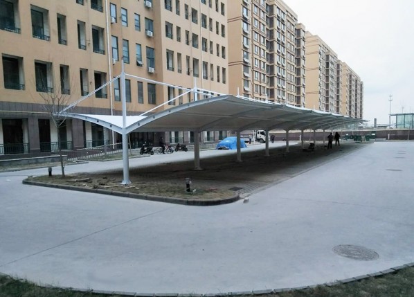 膜結構車棚