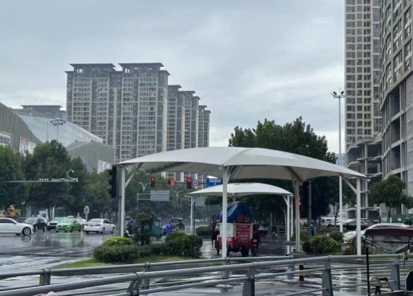 膜結構車棚
